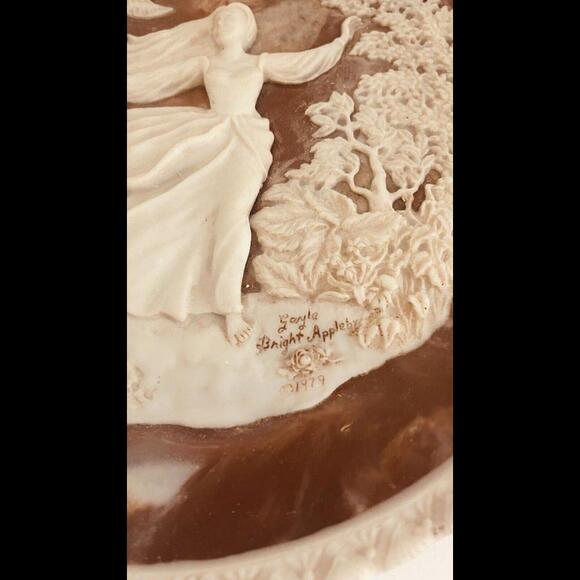 ❤️SOLD❤️Vintage Incolay Stone Cameo Collector Plate “To A Skylark” 1979 - Picture 4 of 5